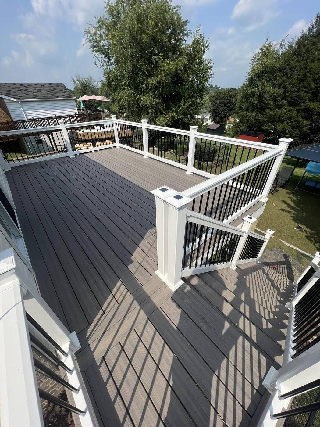 Two-tone composite deck, white & black railing